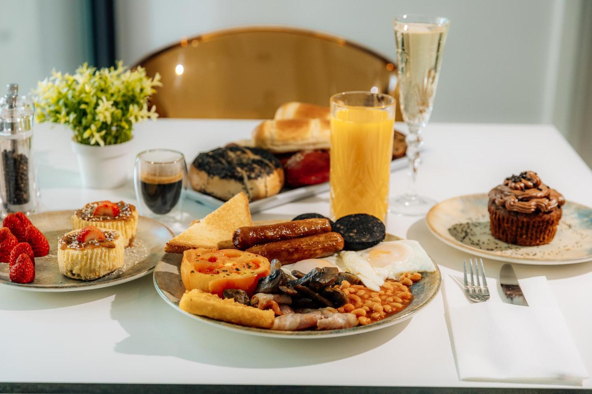 Regency Boutique Hotel Holiday Suites Пафос Экстерьер фото